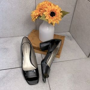 LIZ CLAIBORNE PATENT OPEN TOE DRESS SHOES SIZE 10
